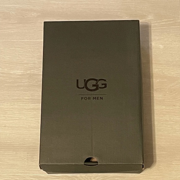 Mens Ugg sand color size 13 - Picture 3 of 7